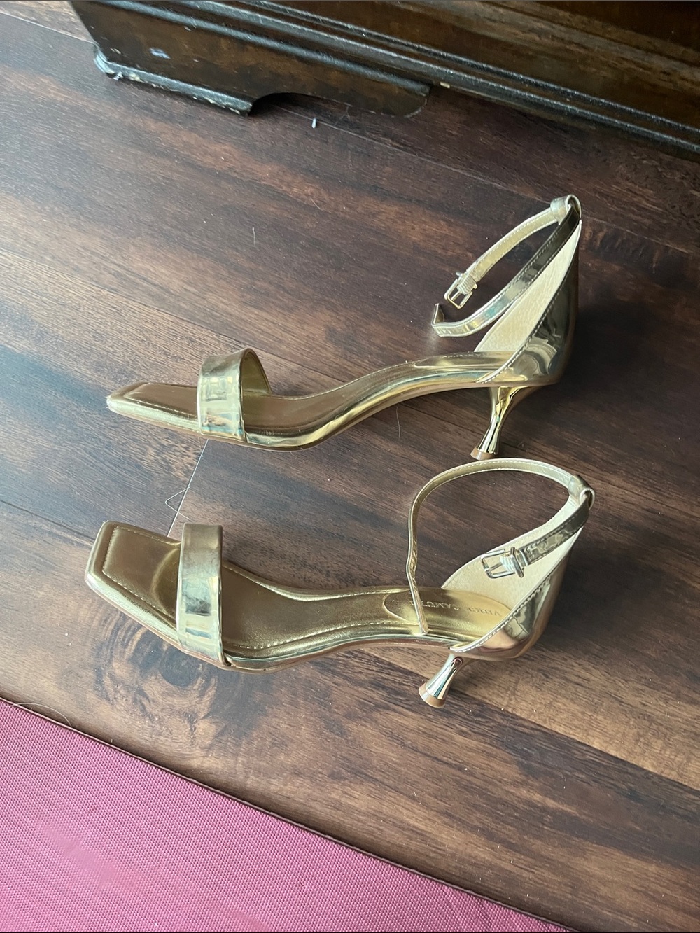 Vince Camino Gold Metallic Ankle-Strap Women's Heels size 8 like new!
